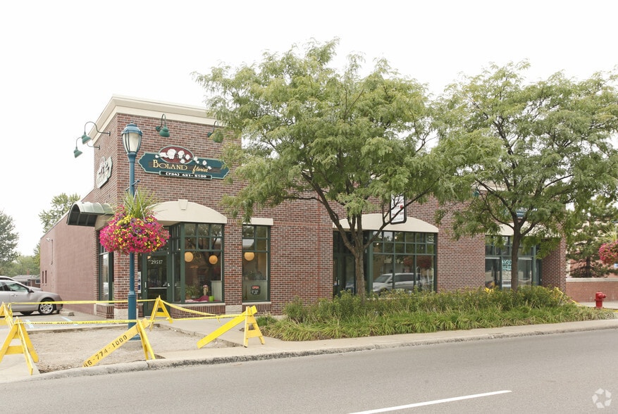 Primary Photo Of 29517-29525 Ford Rd, Garden City Office For Lease