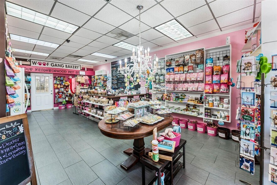 More Photos Of 18-20 E Plant St, Winter Garden General Retail For Sale