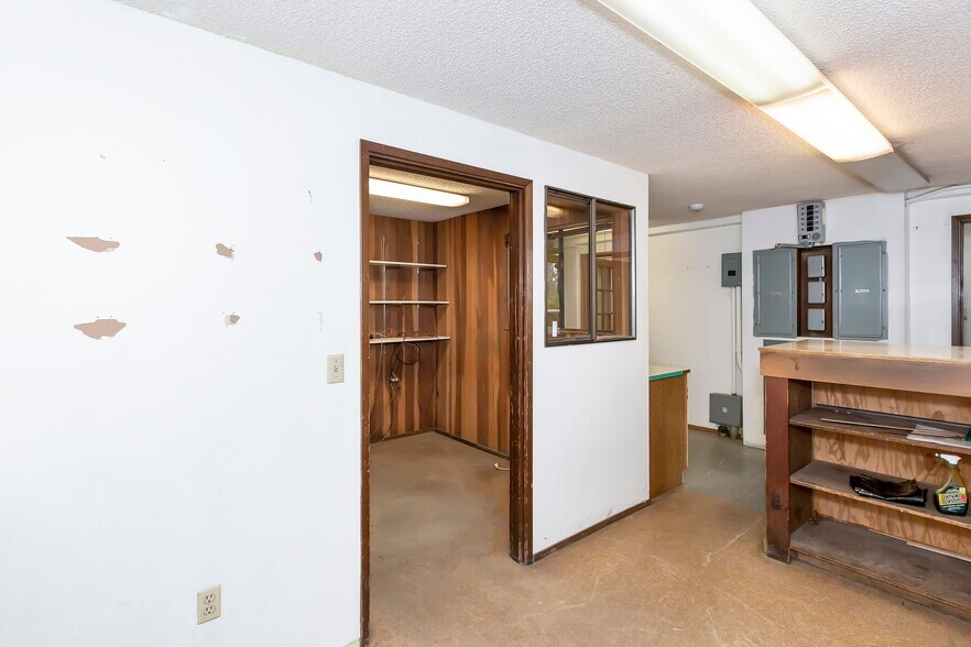 More Photos Of 9654 SE Southworth Dr, Port Orchard Industrial For Lease