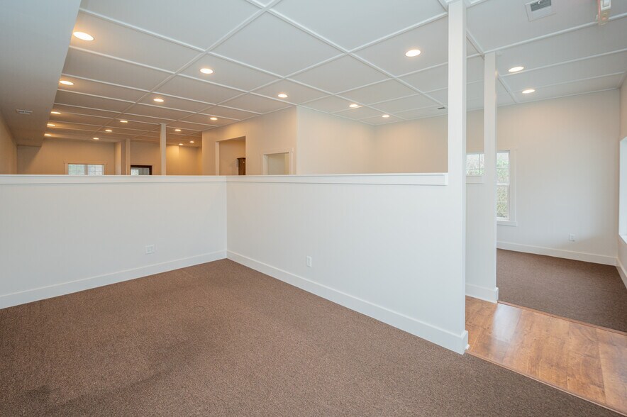 More Photos Of 911 Creekside Ct, Helena Storefront Retail Residential For Sale