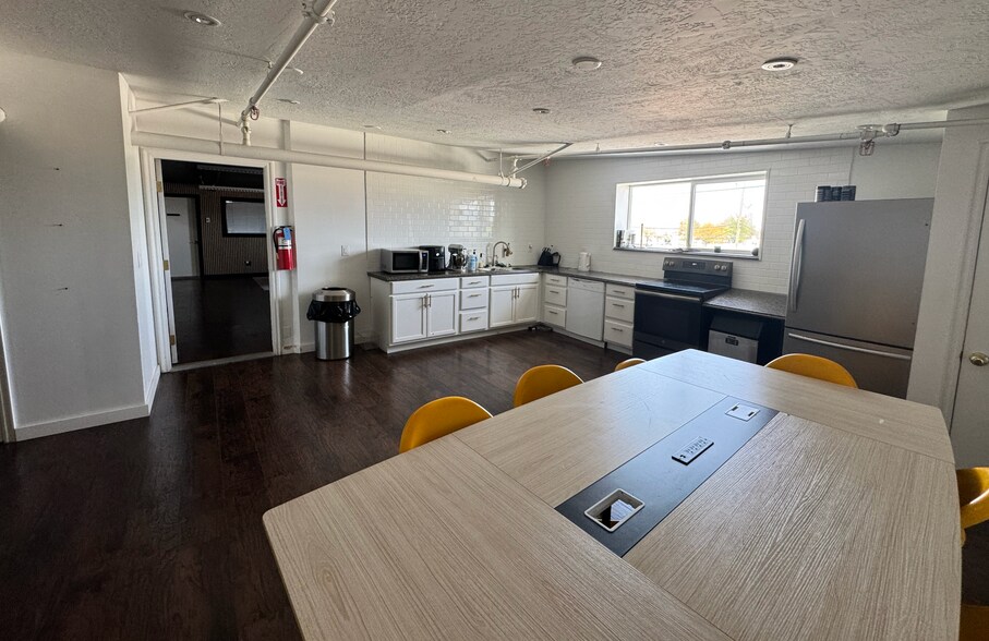 More Photos Of 7095 W 3500 S, Salt Lake City Service For Lease