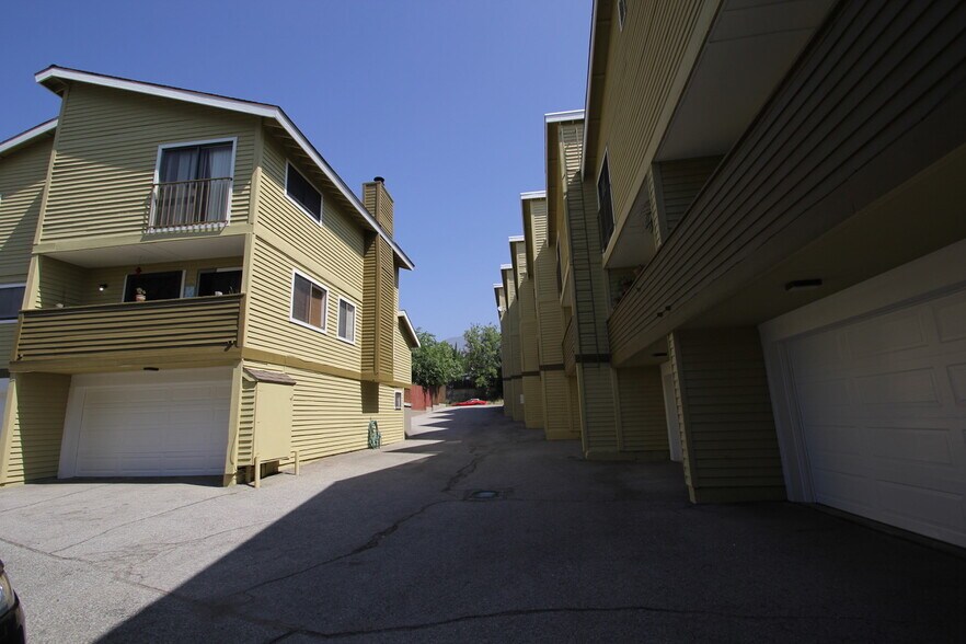 More Photos Of 2204-2284 Waltonia Dr, Montrose Apartments For Sale