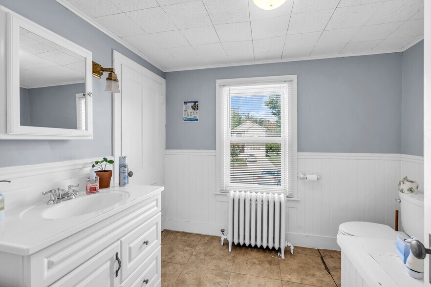 More Photos Of 122 Lien St, Toms River Office For Sale