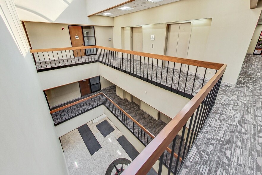More Photos Of 10700 W Higgins Rd, Rosemont Office For Sale