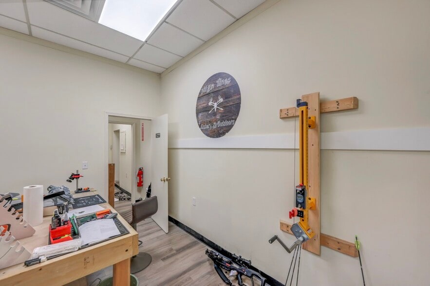 More Photos Of 116-120 Monahan Ave, Dunmore Flex For Lease