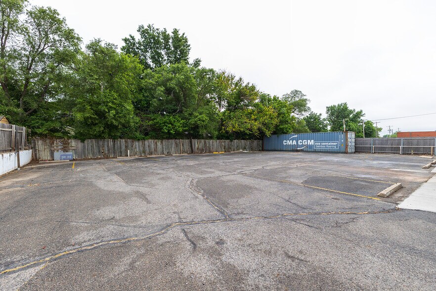 More Photos Of 2234 S Oliver St, Wichita Freestanding For Sale