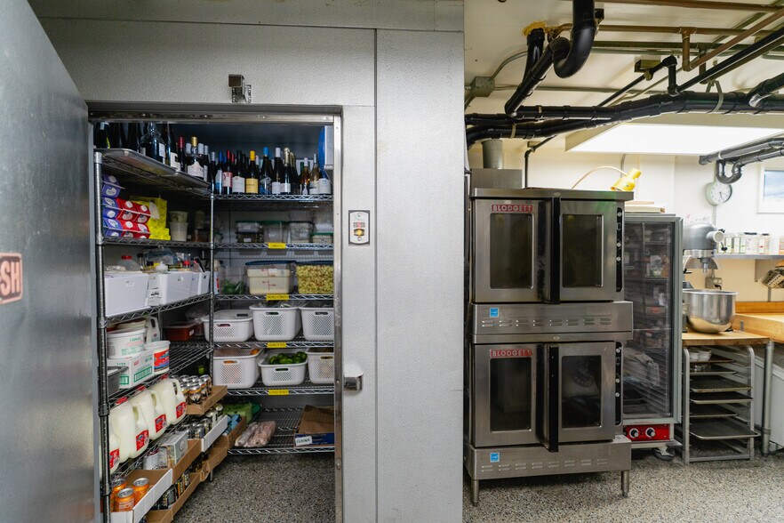 More Photos Of 927 S Cobb St, Palmer Restaurant For Sale