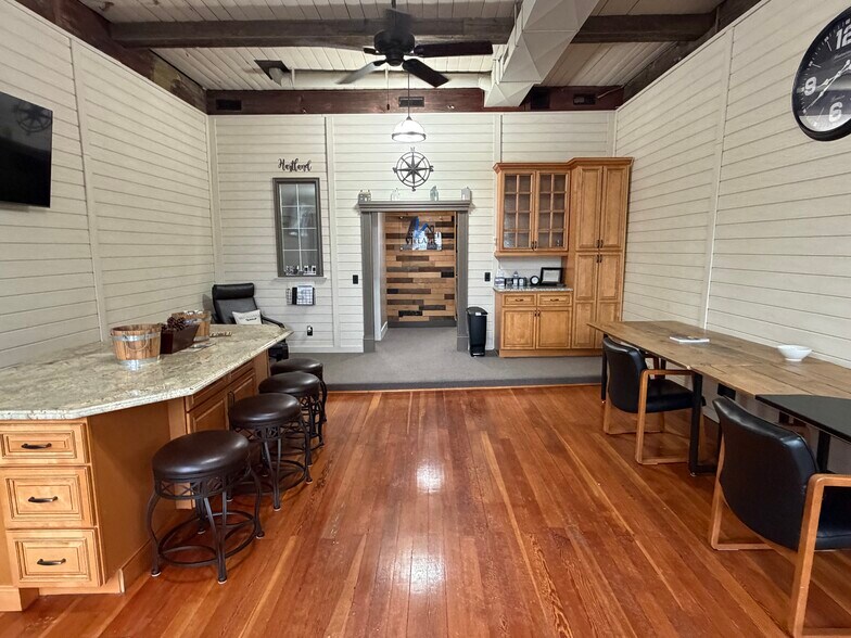 More Photos Of 3568 Avon St, Hartland Storefront Retail Residential For Sale