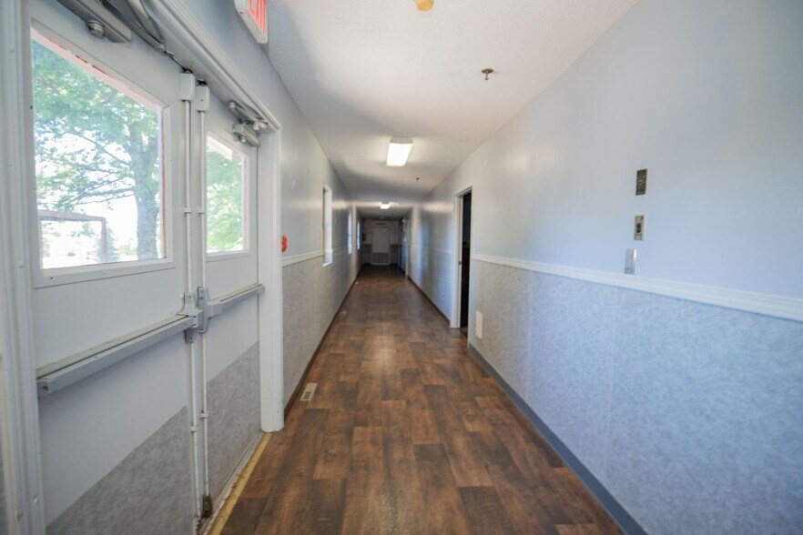 More Photos Of 807 N Briarwood Dr, Bolivar Assisted Living For Sale