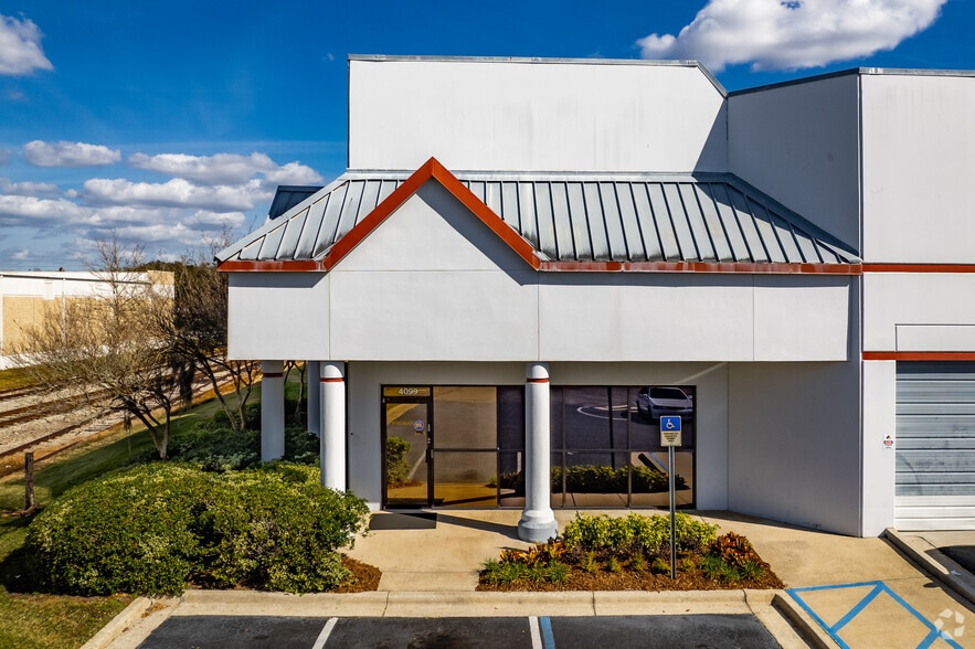 More Photos Of 3905 Center Loop, Orlando Unknown For Lease