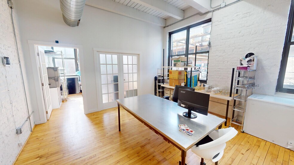 More Photos Of 314 W Institute Pl, Chicago Loft Creative Space For Lease