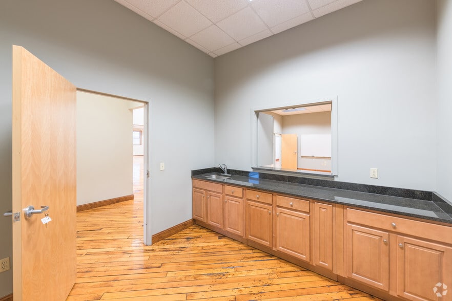 More Photos Of 10 Admiral St, Providence Office For Lease