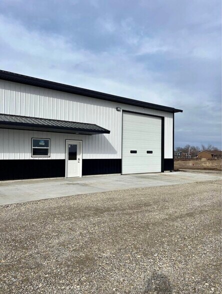 More Photos Of 51 Dale Lee Dr, Palo Industrial For Lease