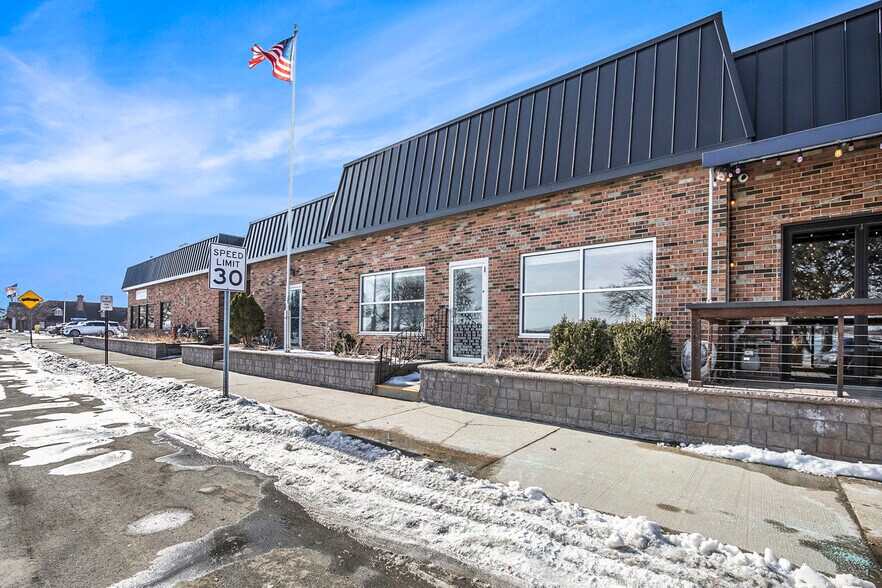 More Photos Of 201 N Riverside Ave, Saint Clair General Retail For Sale