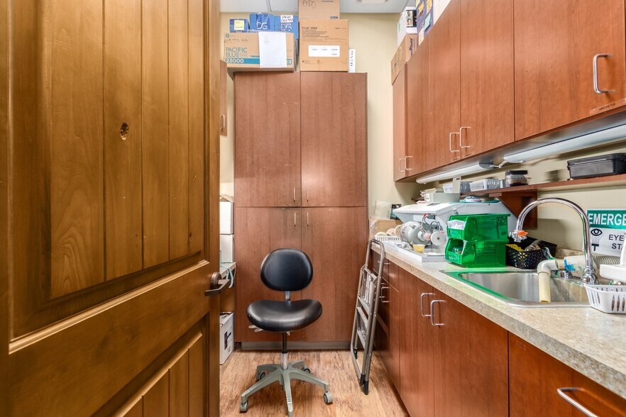 More Photos Of 261 W Duval Rd, Green Valley Medical For Sale