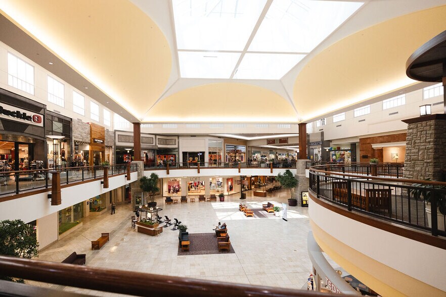 More Photos Of 8251 Flying Cloud Dr, Eden Prairie Unknown For Lease