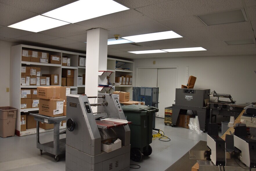 More Photos Of 125 S Westplex Ave, Bloomington Warehouse For Sale