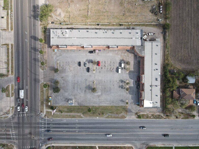 More Photos Of 1618 N Veterans Blvd, San Juan Storefront For Lease