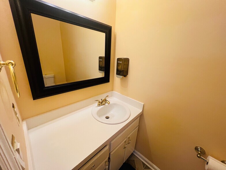 More Photos Of 233 Wilson Pike Cir, Brentwood Office For Lease