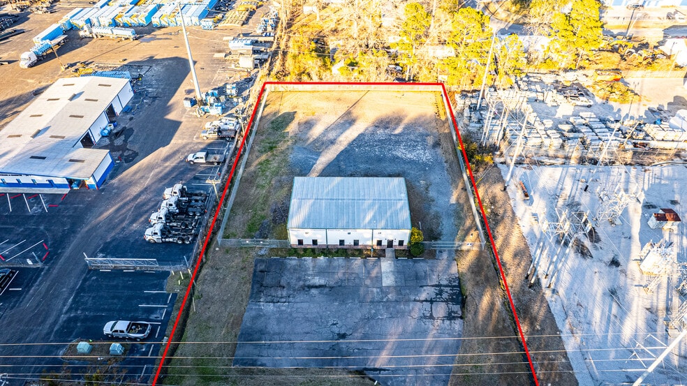 More Photos Of 1700 W 5th North St, Summerville Flex For Sale