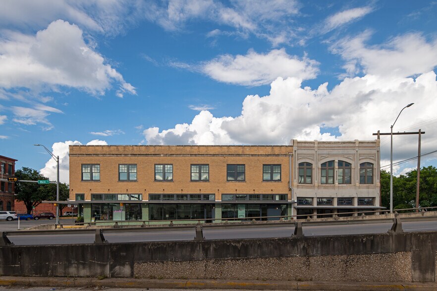 More Photos Of 114 N Main St, Taylor Storefront Retail Office For Lease