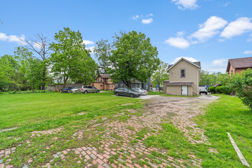 More Photos Of 579 Broadway Ave, Bedford Apartments For Sale