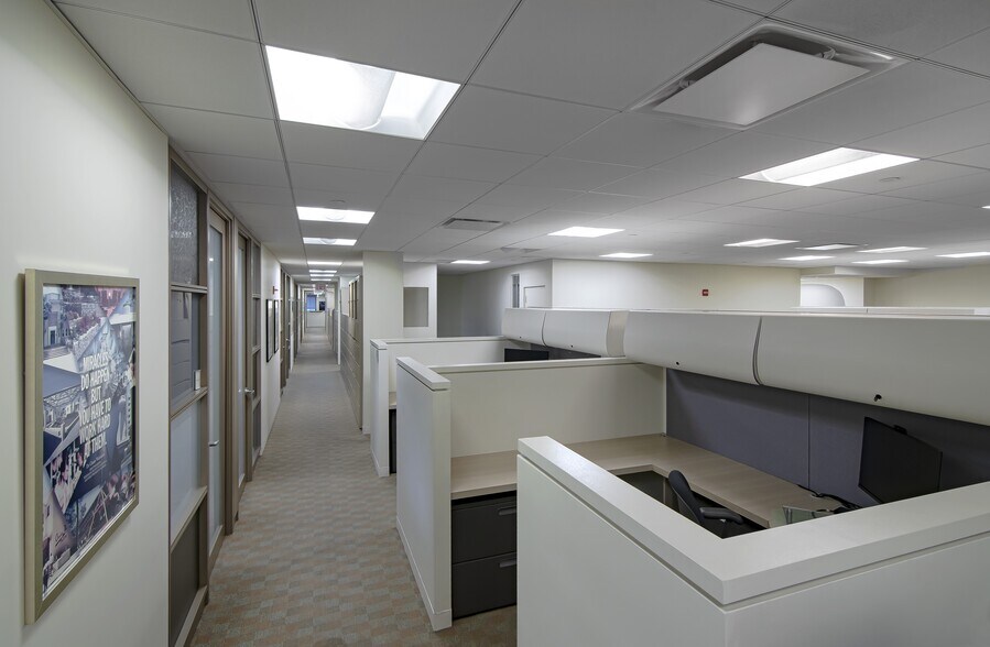 More Photos Of 633 Third Ave, New York Office For Sale