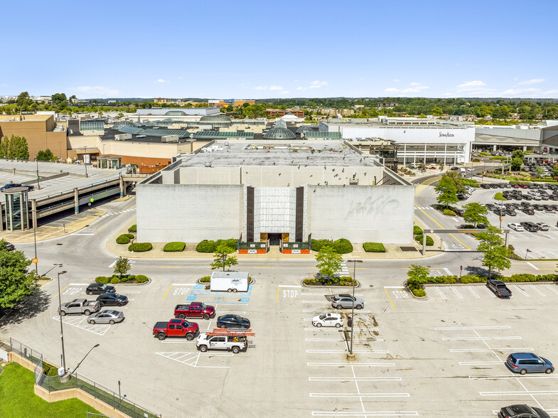 Primary Photo Of 180 N Gulph Rd, King Of Prussia Storefront For Sale