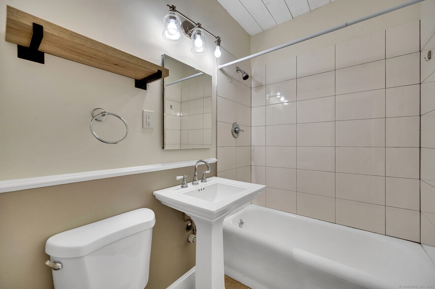 More Photos Of 28 Whitney St, Hartford Apartments For Sale