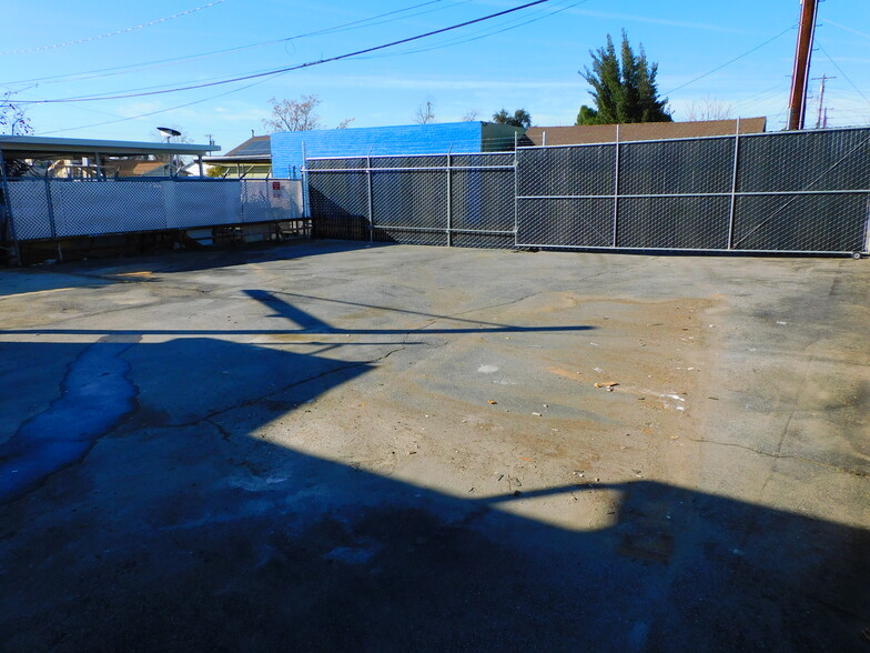 More Photos Of 409-413 N Chester Ave, Bakersfield Auto Repair For Lease