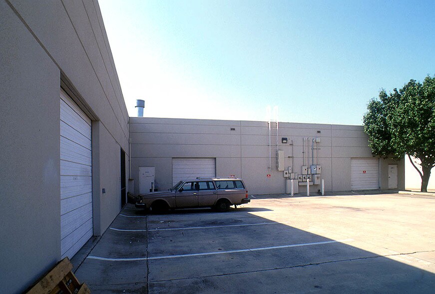 More Photos Of 405 International Pky, Richardson Unknown For Lease