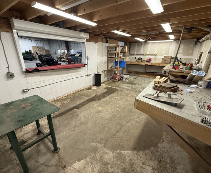 More Photos Of 2954 Day St, Sunnyside Industrial For Lease