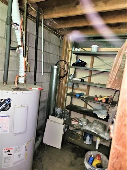 More Photos Of 6081 William Penn Hwy, Export Office For Sale