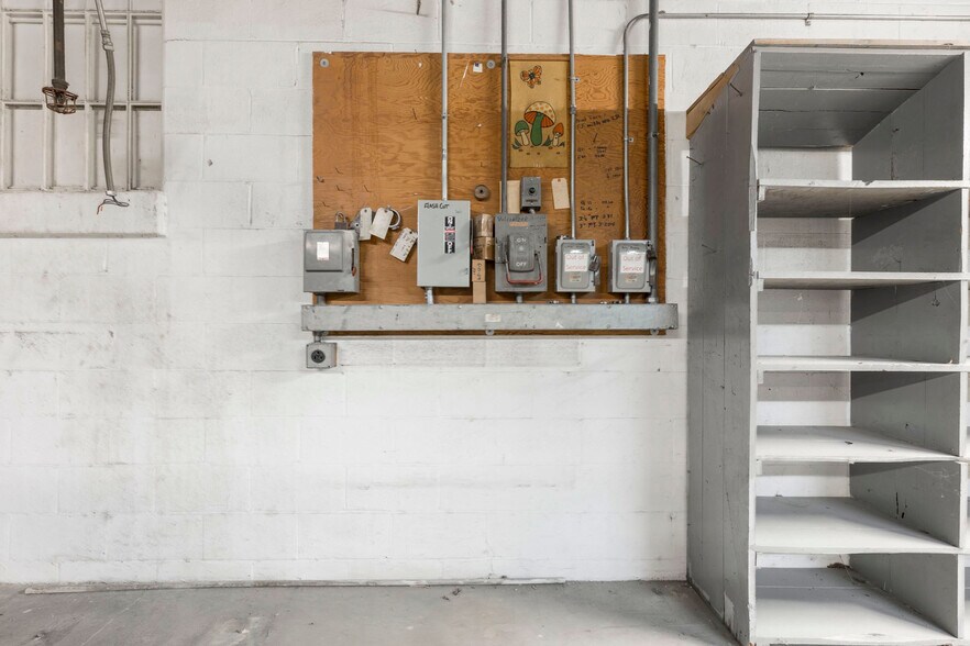 More Photos Of 1311 Bernheim Ln, Louisville Industrial For Sale