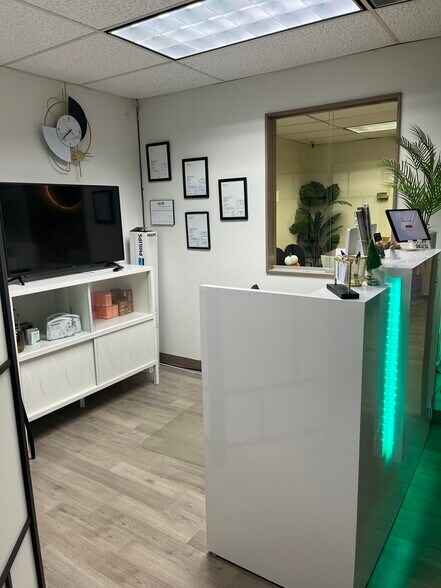 More Photos Of 22 Pennsylvania Ave, Niantic Office For Lease