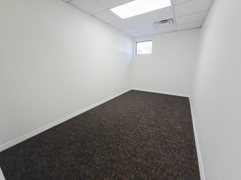 More Photos Of 7201-7205 Aloma Ave, Winter Park Office For Lease