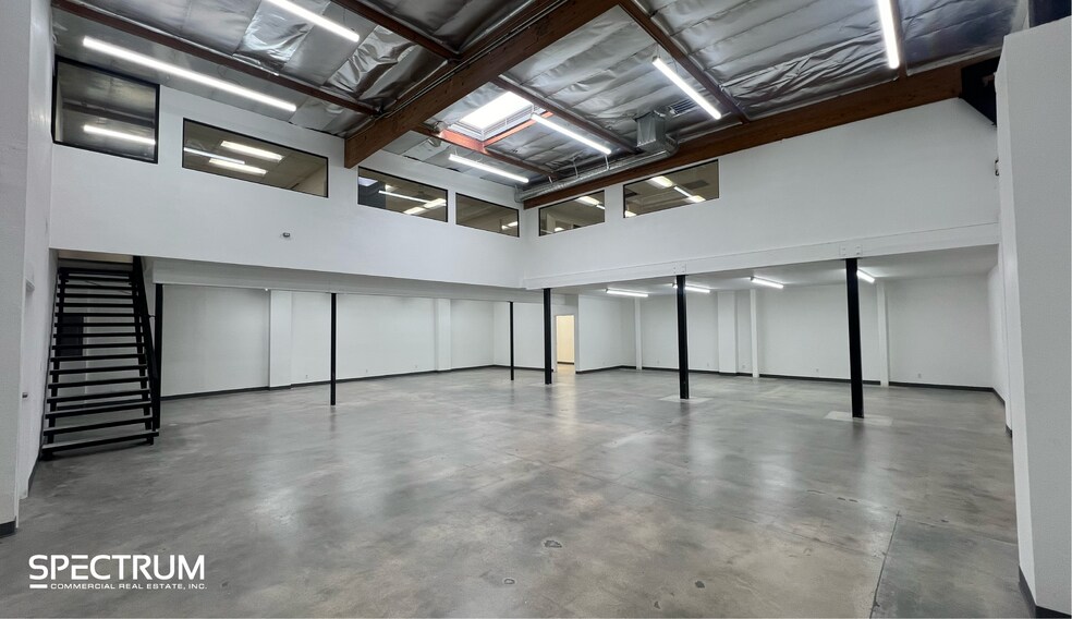 More Photos Of 7049 Valjean Ave, Van Nuys Warehouse For Lease