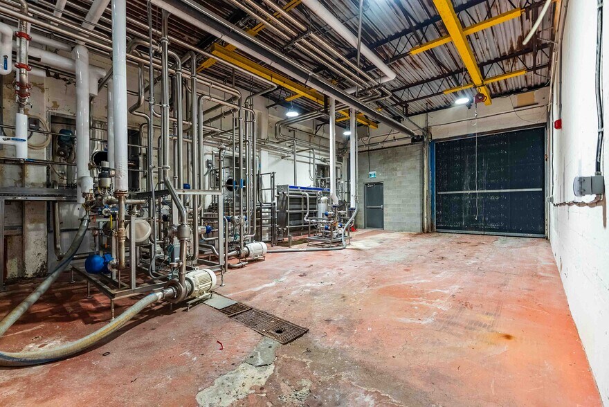More Photos Of 500 Barrydowne Rd, Sudbury Manufacturing For Sale