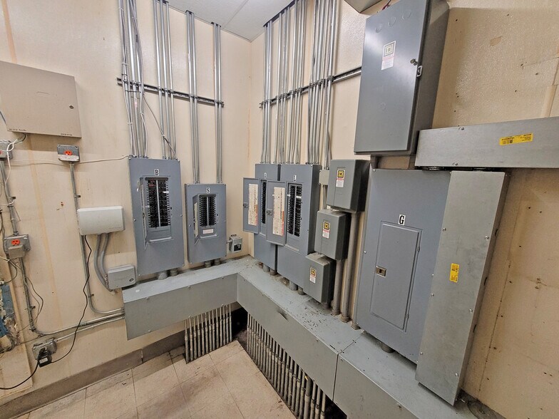 More Photos Of 605 S Wickham Rd, West Melbourne Convenience Store For Sale