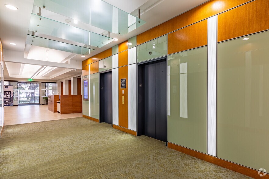 More Photos Of 613 NW Loop 410, San Antonio Office For Lease