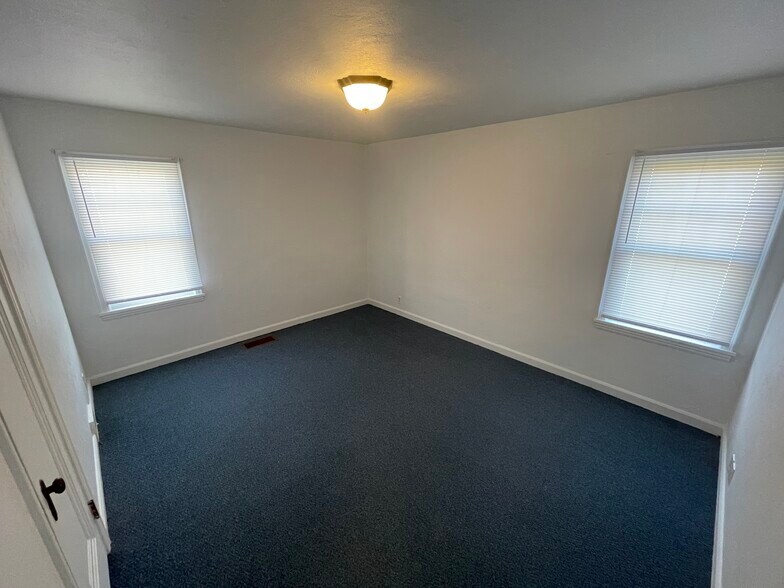 More Photos Of 246 N Buhl Farm Dr, Hermitage Flex For Sale