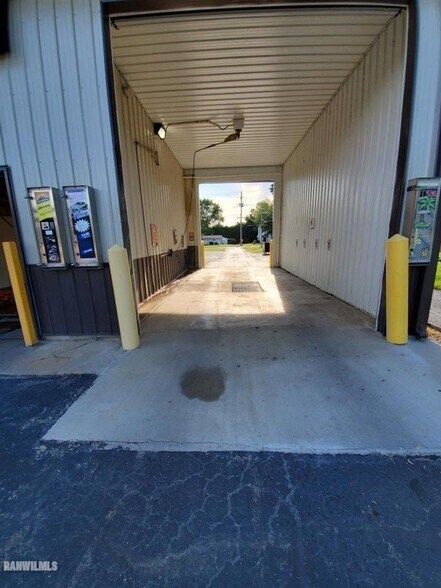 More Photos Of 911 S Logan St, Lena Carwash For Sale