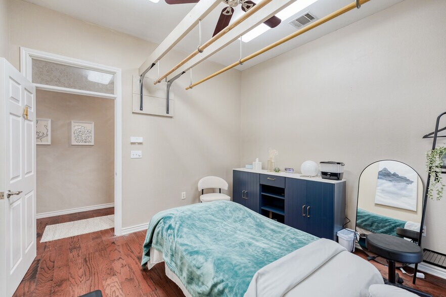 More Photos Of 12335 Hymeadow Dr, Austin Office For Sale