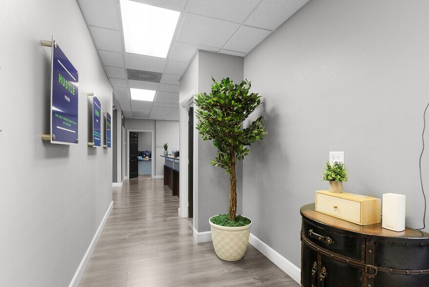 More Photos Of 5600 Zip Dr, Fort Myers Warehouse For Sale