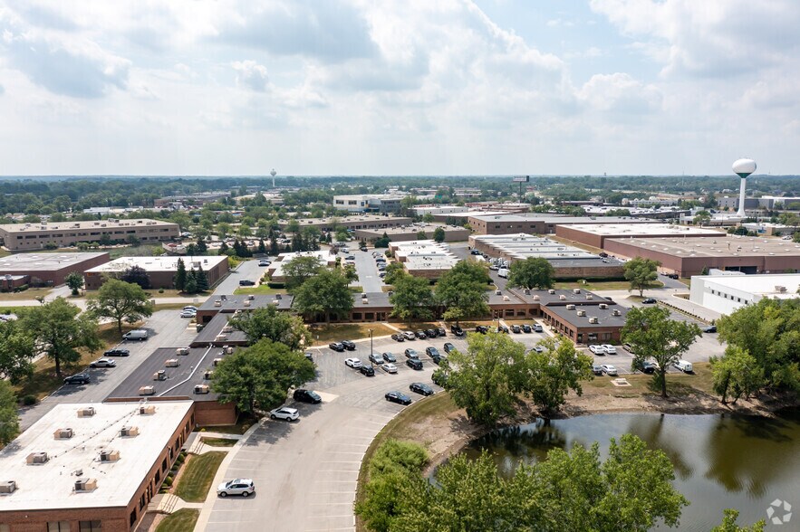 More Photos Of 600-650 Executive Dr, Willowbrook Office For Lease