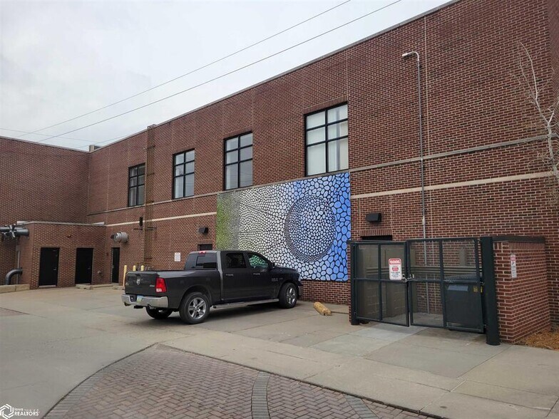More Photos Of 127 E Main St, Ottumwa Medical For Lease