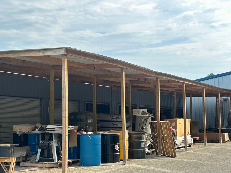 More Photos Of 8812 Kingston Pike, Knoxville Warehouse For Lease
