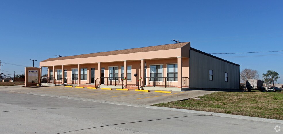 Primary Photo Of 3620 De La Ronde Dr, Chalmette Storefront Retail Office For Lease