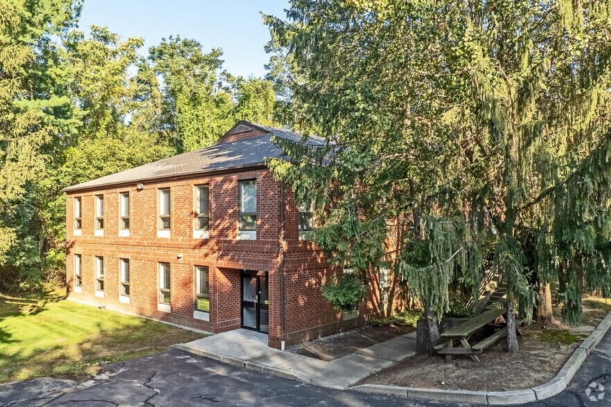 More Photos Of 875 Centerville Rd, Warwick Medical For Lease