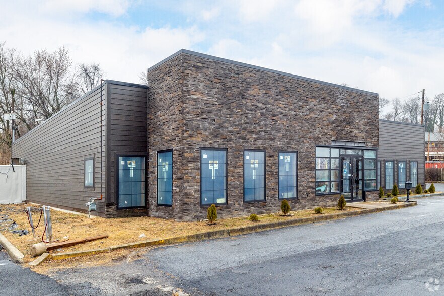 Primary Photo Of 902 N Front St, Wormleysburg Restaurant For Sale